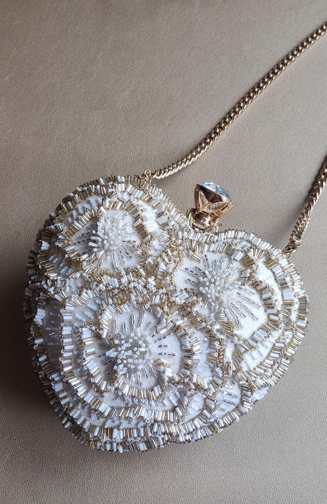 The Heart Clutch & Sling Bag In Pearl White